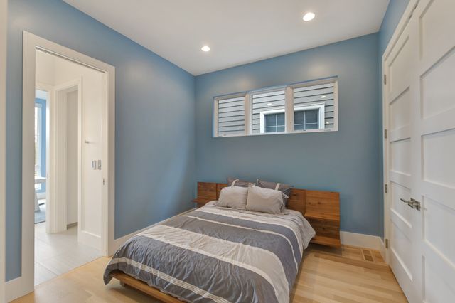 3012 N Hoyne Avenue, Chicago, IL 60618