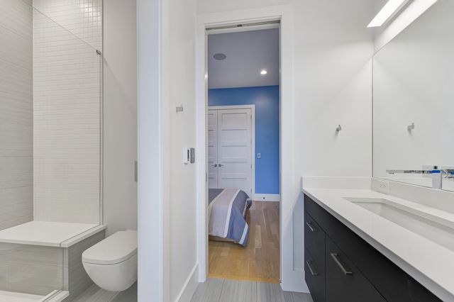 3012 N Hoyne Avenue, Chicago, IL 60618