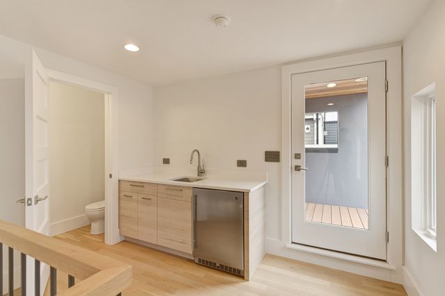 3012 N Hoyne Avenue, Chicago, IL 60618