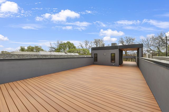 3012 N Hoyne Avenue, Chicago, IL 60618