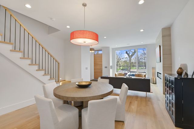 3012 N Hoyne Avenue, Chicago, IL 60618