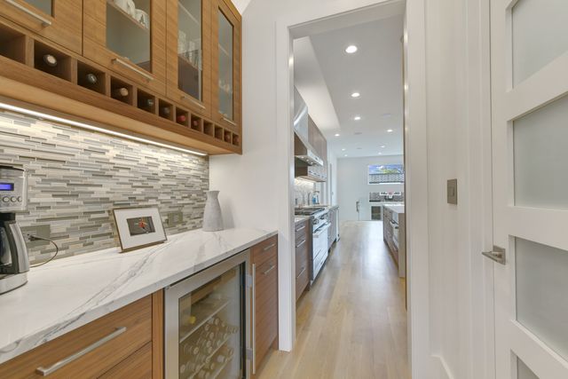 3012 N Hoyne Avenue, Chicago, IL 60618
