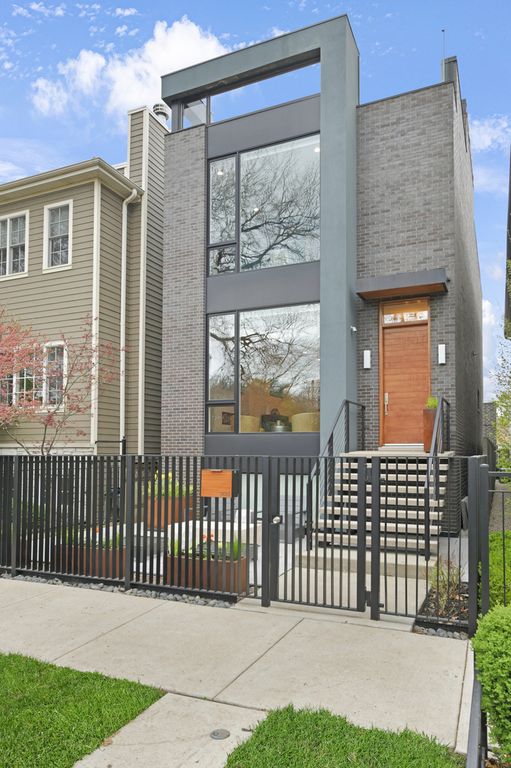 3012 N Hoyne Avenue, Chicago, IL 60618