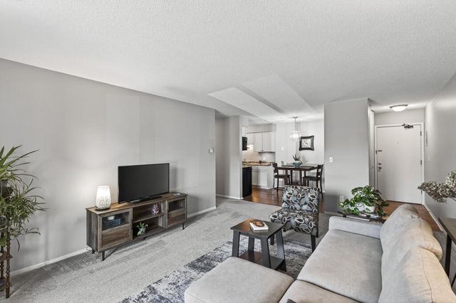 7412 W 22nd Street 104, Saint Louis Park, MN 55426