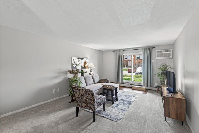 7412 W 22nd Street 104, Saint Louis Park, MN 55426