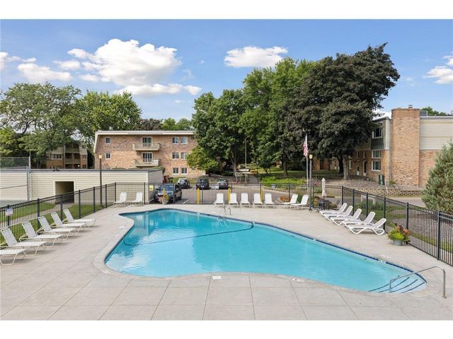7412 W 22nd Street 104, Saint Louis Park, MN 55426