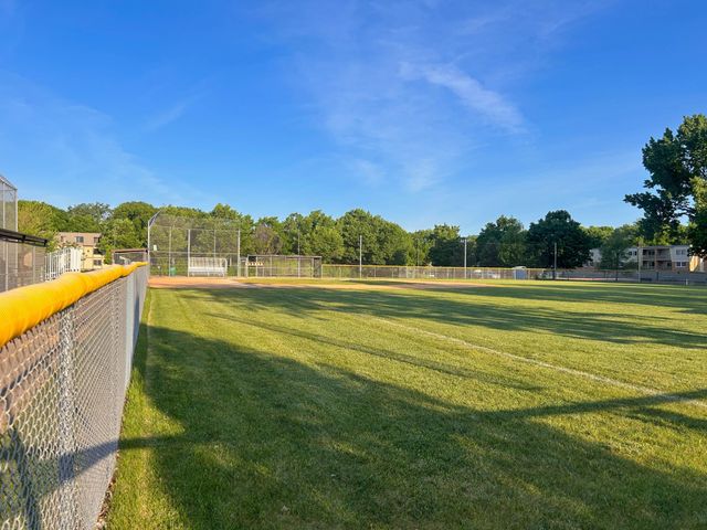 7412 W 22nd Street 104, Saint Louis Park, MN 55426