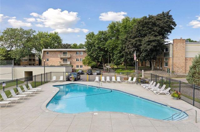 7412 W 22nd Street 104, Saint Louis Park, MN 55426