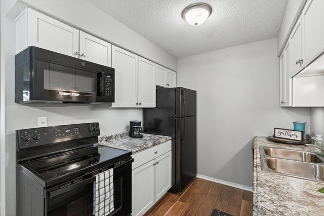 7412 W 22nd Street 104, Saint Louis Park, MN 55426