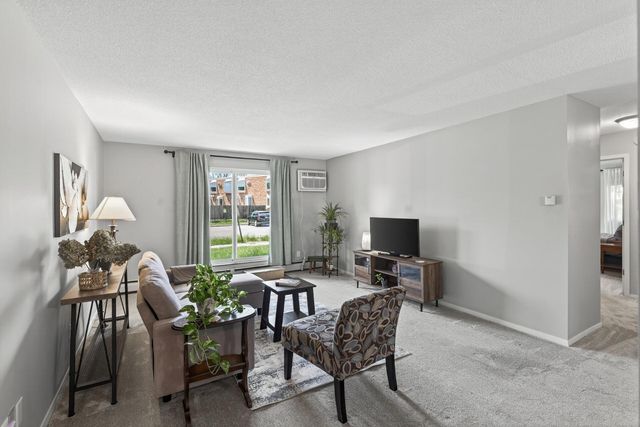 7412 W 22nd Street 104, Saint Louis Park, MN 55426