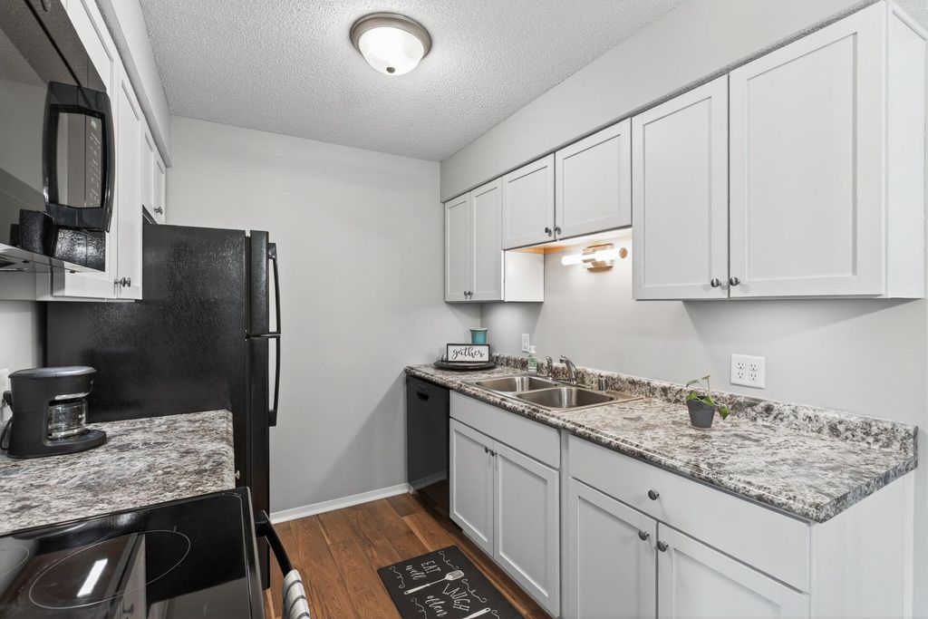 7412 W 22nd Street 104, Saint Louis Park, MN 55426