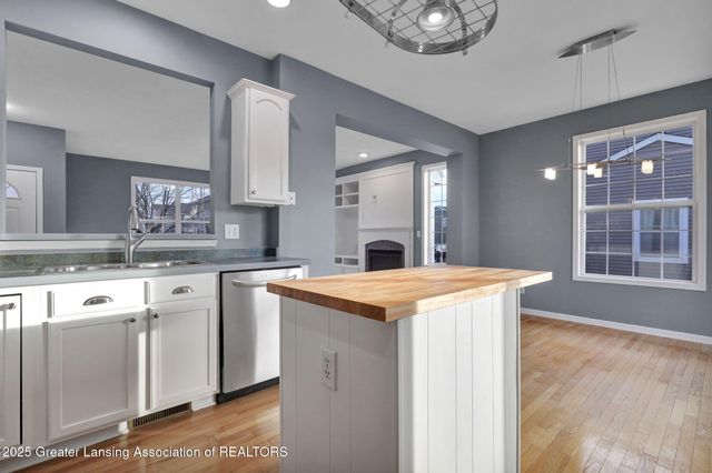 695 Phoebe Lane, East Lansing, MI 48823