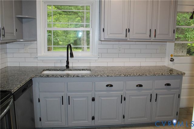 10008 Dakins Dr, North Chesterfield, VA 23236