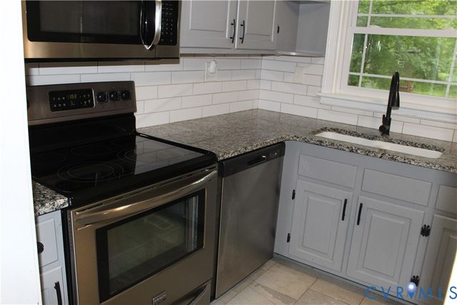 10008 Dakins Dr, North Chesterfield, VA 23236