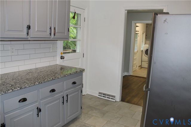 10008 Dakins Dr, North Chesterfield, VA 23236
