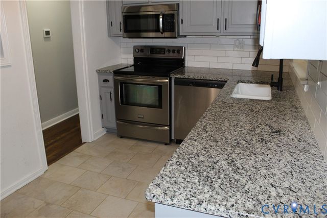 10008 Dakins Dr, North Chesterfield, VA 23236