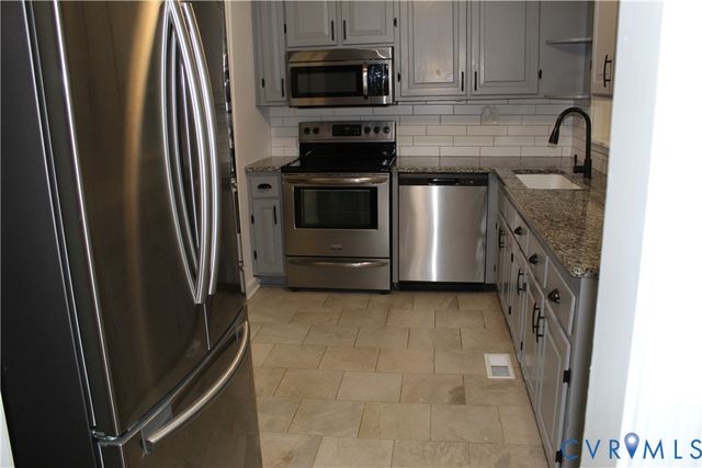 10008 Dakins Dr, North Chesterfield, VA 23236