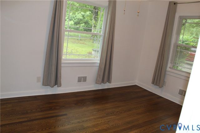 10008 Dakins Dr, North Chesterfield, VA 23236