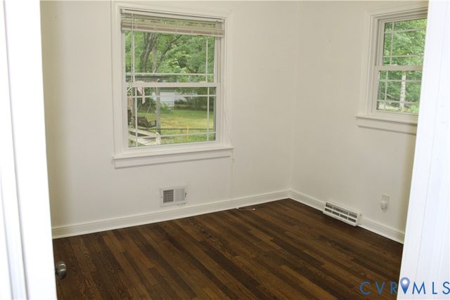 10008 Dakins Dr, North Chesterfield, VA 23236