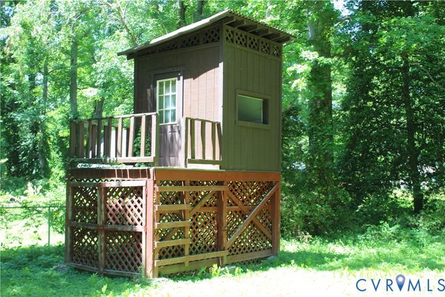 10008 Dakins Dr, North Chesterfield, VA 23236