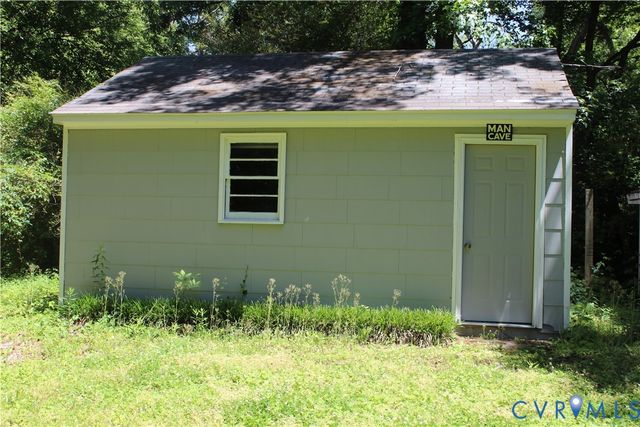 10008 Dakins Dr, North Chesterfield, VA 23236