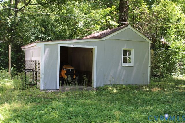 10008 Dakins Dr, North Chesterfield, VA 23236