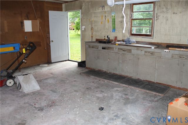 10008 Dakins Dr, North Chesterfield, VA 23236