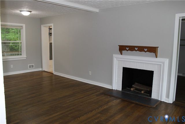 10008 Dakins Dr, North Chesterfield, VA 23236