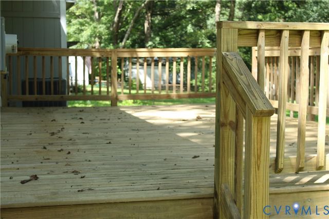 10008 Dakins Dr, North Chesterfield, VA 23236