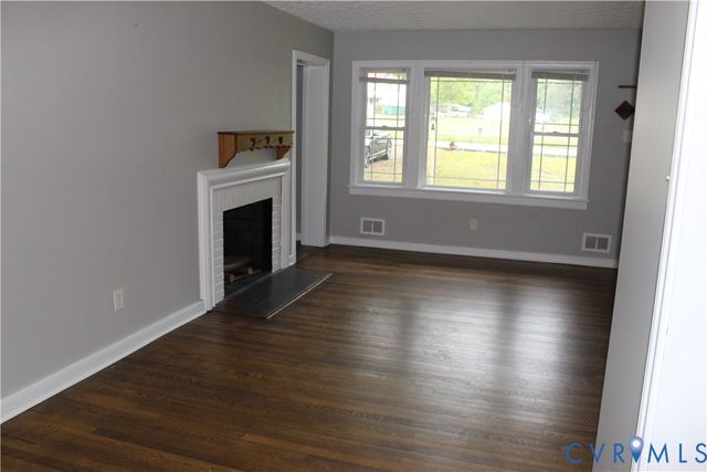 10008 Dakins Dr, North Chesterfield, VA 23236
