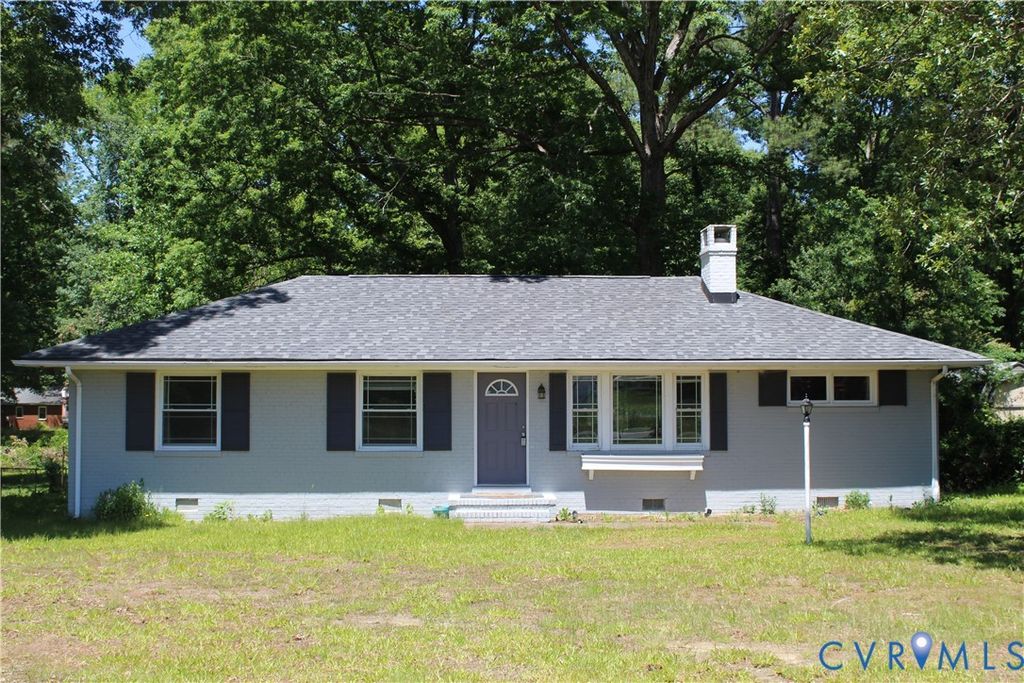 10008 Dakins Dr, North Chesterfield, VA 23236