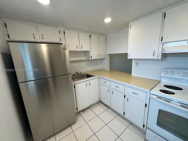 505 NW 177th St 111, Miami Gardens, FL 33169