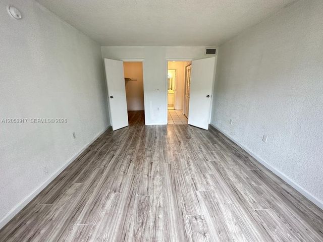 505 NW 177th St 111, Miami Gardens, FL 33169