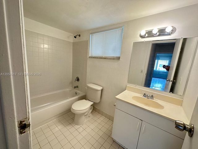 505 NW 177th St 111, Miami Gardens, FL 33169