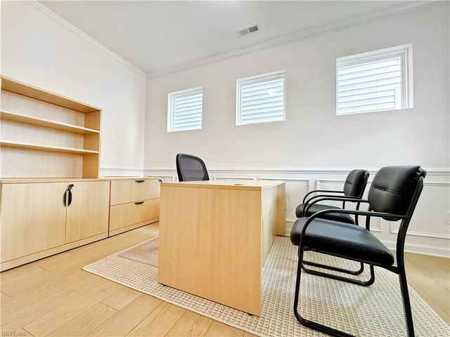 1533 Waltham LN, Newport News, VA 23608