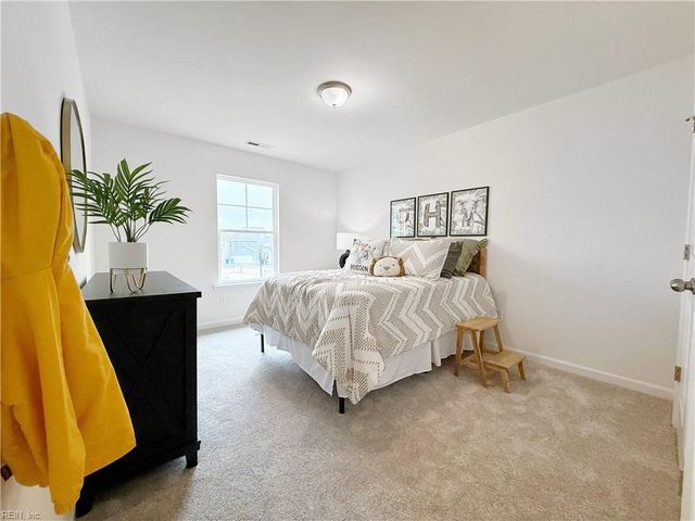 1533 Waltham LN, Newport News, VA 23608