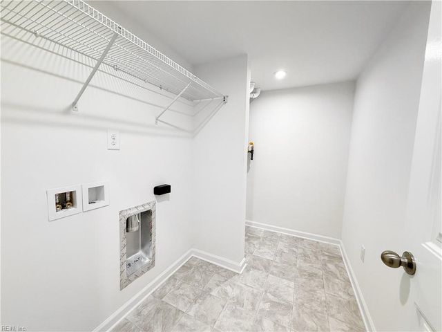 1533 Waltham LN, Newport News, VA 23608