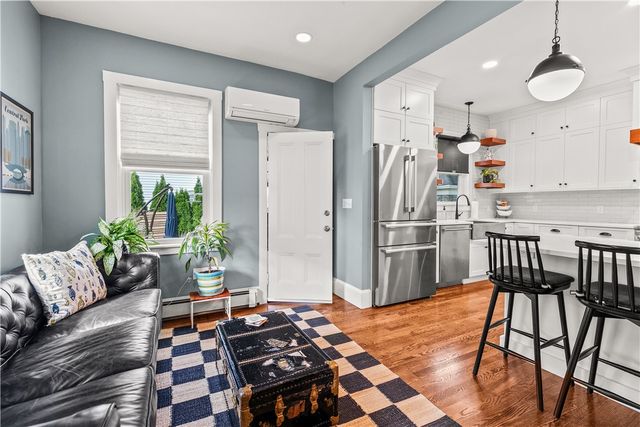 75 Roseneath Avenue, Newport, RI 02840