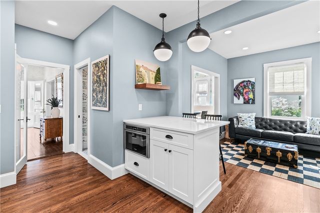 75 Roseneath Avenue, Newport, RI 02840