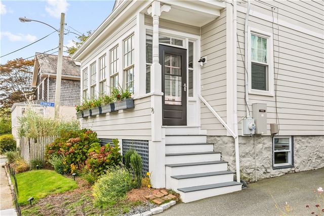 75 Roseneath Avenue, Newport, RI 02840