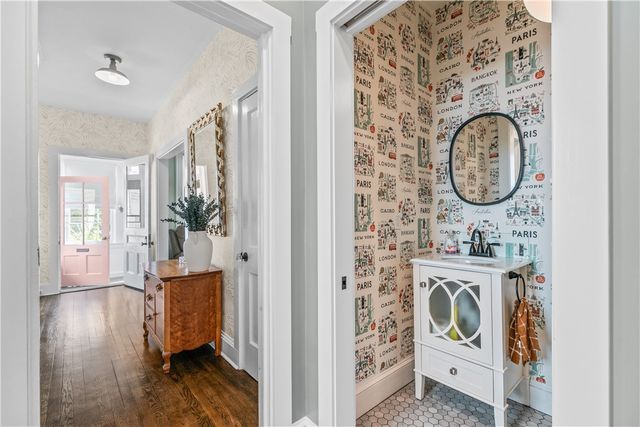 75 Roseneath Avenue, Newport, RI 02840