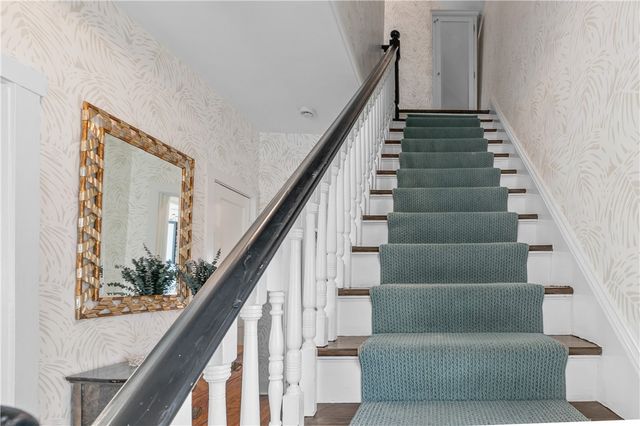 75 Roseneath Avenue, Newport, RI 02840