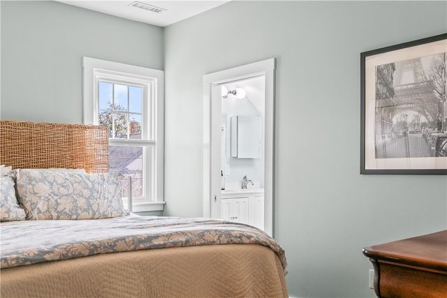 75 Roseneath Avenue, Newport, RI 02840