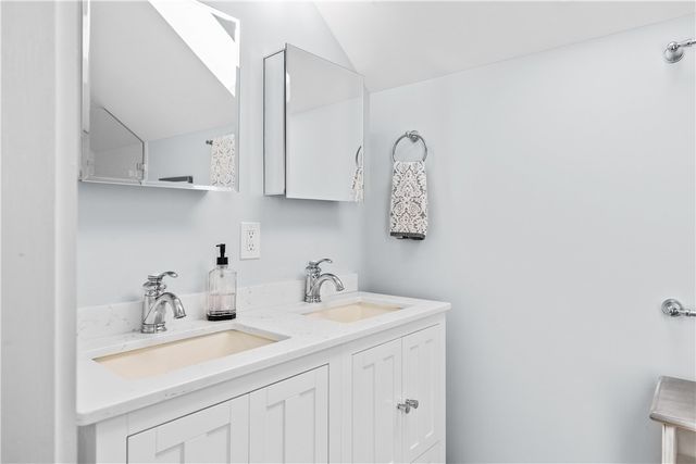 75 Roseneath Avenue, Newport, RI 02840