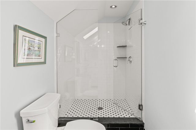 75 Roseneath Avenue, Newport, RI 02840