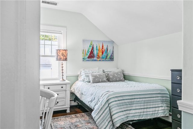 75 Roseneath Avenue, Newport, RI 02840