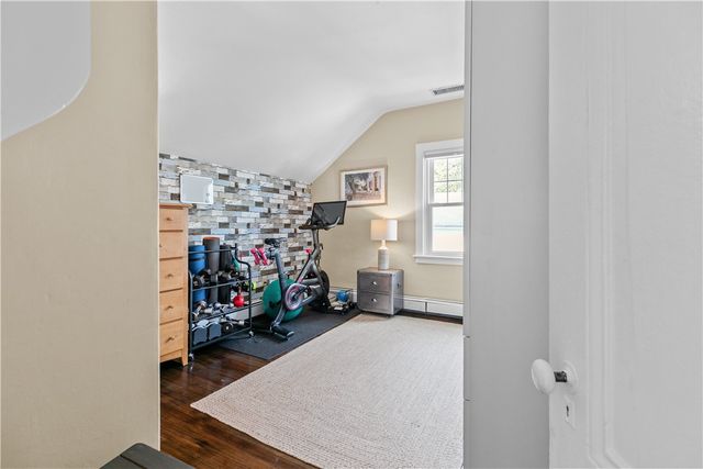 75 Roseneath Avenue, Newport, RI 02840