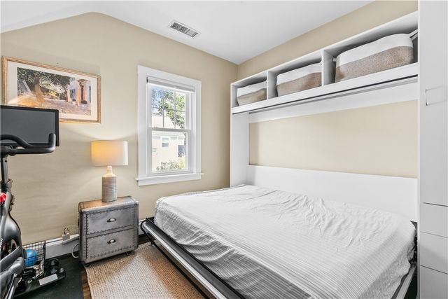 75 Roseneath Avenue, Newport, RI 02840