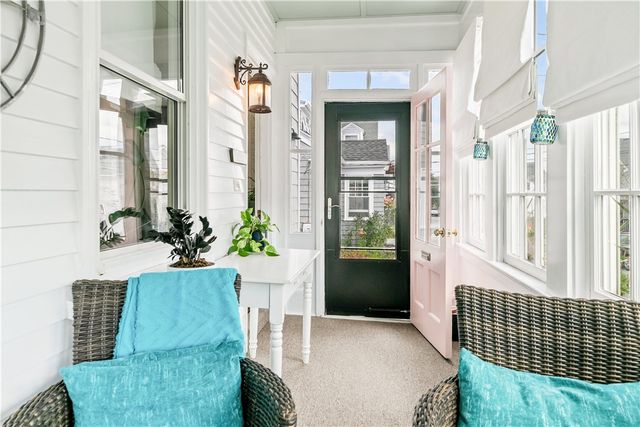 75 Roseneath Avenue, Newport, RI 02840