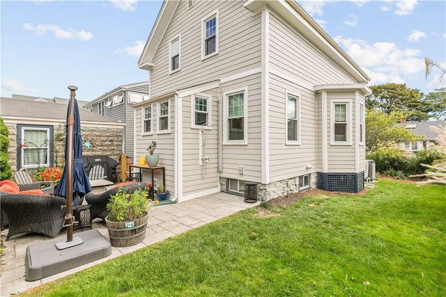 75 Roseneath Avenue, Newport, RI 02840